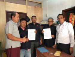 Di bulan Ramadhan, Ayep Zaki Menyalurkan Dana Abadi untuk DKM Masjid Al-Husaeniyah