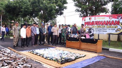Polres Banjar Musnahkan Barang Bukti Minuman Beralkohol dan Knalpot Tidak Standar