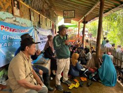 Tinjau Pergerakan Tanah, Sekertaris DPC PKB Kabupaten Sukabumi H. Usep Berikan Bantuan Kepada Warga Terdampak
