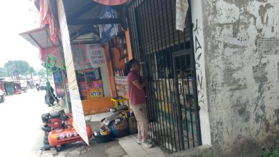 Diduga Toko Penjual Obat Daftar G Ramai Pembeli di Cileungsi Kidul