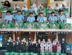 Klinik Pratama Dr. Sari Wiharso Santuni Anak Yatim di Banjar