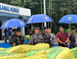 TNI Gagalkan Penyelundupan Pakaian Bekas Ilegal di Kalimantan Tengah