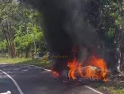 Mobil Sedan Terbakar di Banjar, Diduga Akibat Selang Bensin Bocor