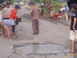 Warga Banjarharja Lakbok Ciamis Kembali Perbaiki Jalan Rusak Secara Swadaya