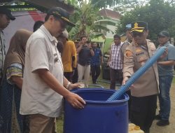 Polres Banjar Salurkan 4.000 Liter Air Bersih untuk Warga Krisis Air di Dusun Girimulya