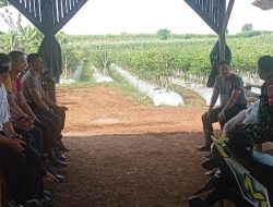 Danramil 2203/Warungkiara Komsos Bareng Kapolsek Guna Membangun Sillaturahmi Dengan Baik