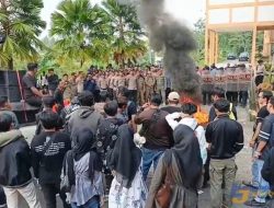 Puluhan Massa RPM Lakukan Demontrasi di Kantor Bupati Pangandaran, Ini Alasannya
