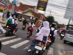 Tahun Ajaran Baru Dimulai, Siswa di Banjar Ramai-Ramai Berangkat Sekolah Lebih Pagi