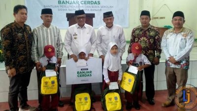 Baznas Banjar Salurkan Bantuan Sekolah untuk 300 Siswa Kurang Mampu