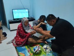 Dari Air Mata ke Senyum: Sandi, Pengrajin Bola Disabilitas di Nagrak Mendapat Bantuan Dari Ketua DPRD Kabupaten Sukabumi