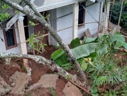 Bencana Longsor di Desa Kalaparea, 7 Rumah Terisolir dan Jembatan Terputus
