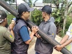 Tiang Besi Rubuh, Ancam Keselamatan Lalulintas, Warga Jadi Korban