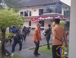 Gas Air Mata Warnai Aksi Ricuh di Ciamis, Kantor DPRD Jadi Sasaran Lemparan Batu
