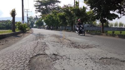 Audiensi dengan DPRD Banjar Tak Membawa Hasil, Jalan Mayjen Lili Kusumah Rusak Kian Parah