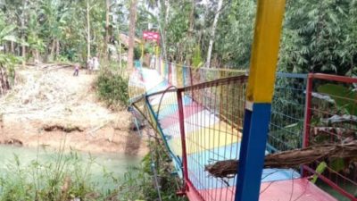 Tali Sling Putus, Jembatan Gantung Pangandaran Roboh, 8 Anak Terjatuh