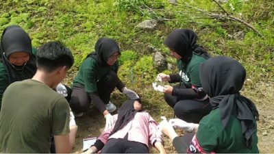 Mahasiswa Unpad Gelar Simulasi Bencana Longsor di Pangandaran