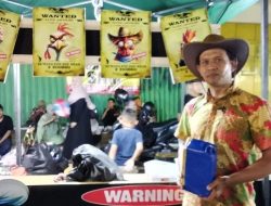 Jones Boro Raih Penghargaan Kostum Terunik di Car Free Night Kota Banjar