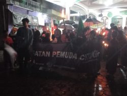 Meriahkan Hari Santri, Ikatan Pemuda Citugu Gelar Pawai Obor