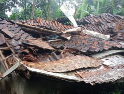 Belum Tersentuh Bantuan, Rumah Lapuk di Kalaparea Nagrak Ambruk Saat Hujan Deras