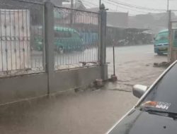 Proyek Toko Era Blue Dikeluhkan, Jalan Siliwangi Jadi “Kolam Dadakan” Saat Hujan