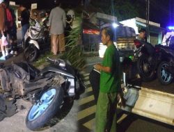 Nyalip Mobil Bak, 3 Orang Kritis Usai Dua Motor Adu Banteng di Batulawang
