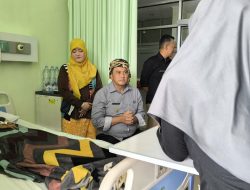 Diky Chandra Jenguk Remaja Korban Dugaan Kekerasan Geng Motor di RSUD dr. Soekardjo
