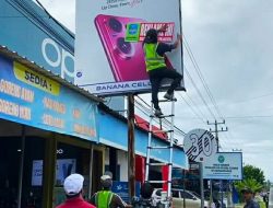 Tak Taat Pajak, Sejumlah Reklame di Pangandaran Dipasangi Stiker Peringatan