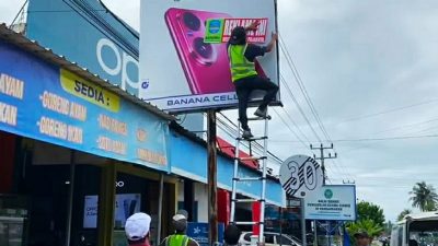 Tak Taat Pajak, Sejumlah Reklame di Pangandaran Dipasangi Stiker Peringatan