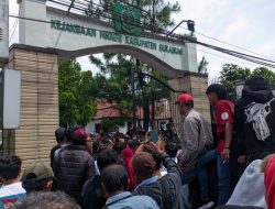 Kejari Sukabumi Didemo Diaga Muda, Situasi Sempat Tegang
