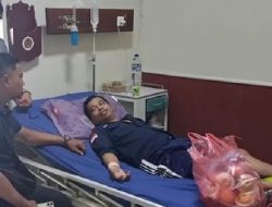 Tak Sekadar Tugas, Kasat Narkoba Polres Banjar Jenguk Wartawan Sakit