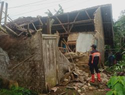 Dua Kepala Keluarga Terdampak Rumah Ambruk di Nagrak Kabupaten Sukabumi