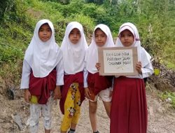 Bukan Tolak MBG, Anak Sekolah di Sukabumi Ini Hanya Minta Jalan Hancur dan Berlumpur Diperbaiki