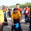 Kapolda Jabar Pimpin Aksi Bersih-Bersih Pantai Pangandaran