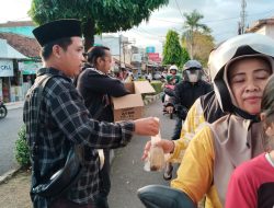 Jurnalis Kota Banjar Berbagi Takjil di Bulan Ramadan