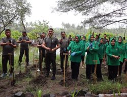 Dua Ribu Mangrove untuk Pesisir, Cara Persit Kartika Chandra Kirana Rayakan Usia ke-80