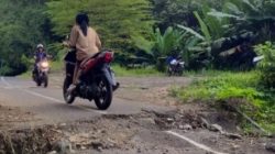 Gelap dan Amblas, Pengendara Diuji Nyali di Jalan Sukamukti–Hegarsari