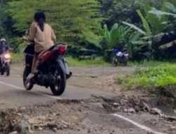 Gelap dan Amblas, Pengendara Diuji Nyali di Jalan Sukamukti–Hegarsari