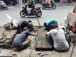 Saluran Ditutup Warga, Banjir Menggenang di Jalan Raya Bojonggede–Cilebut