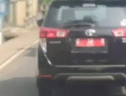 Mobil Dinas Z 18 X Viral Usai Diduga Tabrak Pickup Warga di Rajapolah