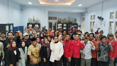 Hj. Ika Serap Aspirasi Warga Banjar, Persoalan Pinjol dan Bang Emok Mencuat