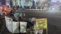 Keselamatan Pengunjung Dipertanyakan, Warga Soroti Minimnya Pengamanan Proyek Galian Kabel Optik di Alun-alun Banjar