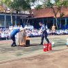 Nostalgia Ke SMP Negeri 1 Cigombong, Yudi Santosa Lakukan Simulasi cara padamkan Api Pada Gas Melon Sekaligus Pantau Pendaftaran PPDB Hari Pertama