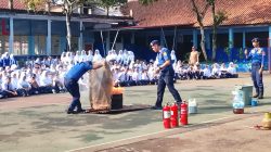 Nostalgia Ke SMP Negeri 1 Cigombong, Yudi Santosa Lakukan Simulasi cara padamkan Api Pada Gas Melon Sekaligus Pantau Pendaftaran PPDB Hari Pertama