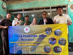 Tirta Fresindo Jaya Muarajaya Kembali Renovas Rumah Warga